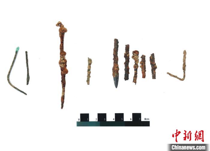 石甲胄作坊出土铁工具、铜条。陕西省考古研究院供图